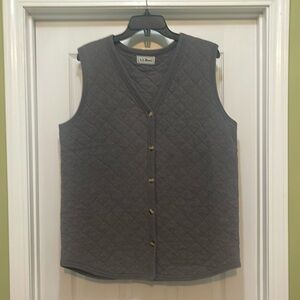 LL Bean - woman’s gray quilted thermal button up vest - size L/XL